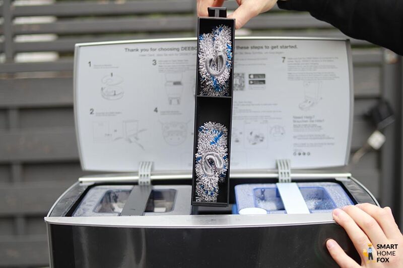 Die Organisation des oberen Fachs der Ecovacs Deebot Station ist zu sehen